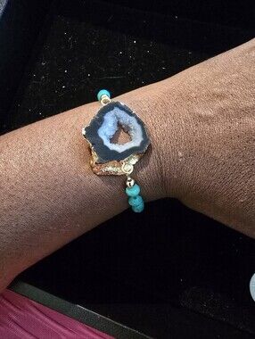 Beautiful Sliced Agate Bracelet with Gold Trim Edge